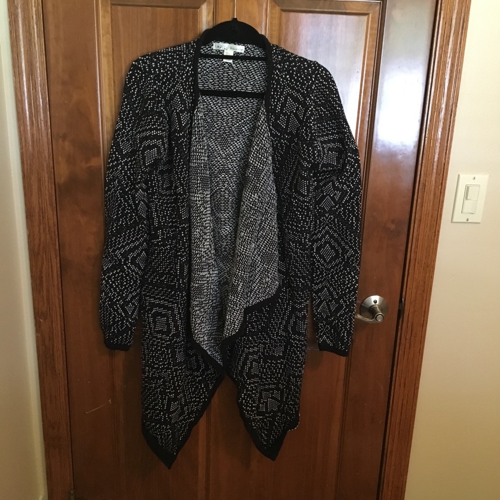 Kaisely sweater coat handkerchief hem